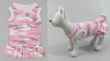 Camouflage jurkje roze voor de hond - XS ( rug lengte 20 cm, borst omvang 28 cm, nek omvang 22 cm )