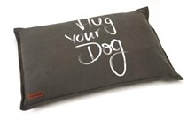 Beeztees hondenkussen lounge hug your dog antraciet 100x70 cm